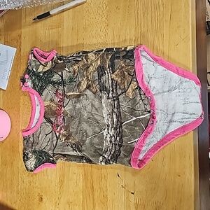 Carhartt baby girl oneies (B7.11)